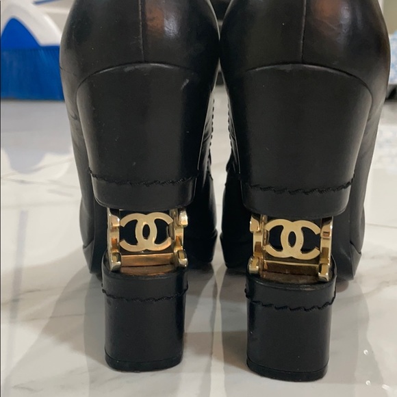 Heels Chanel Black size 39 EU in Suede - 26284690